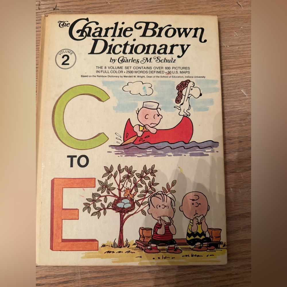 CHARLIE BROWN Dictionary - Kids Learning Book C to E 1970’s